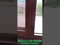 Jendela geser warna kayu