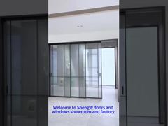 Pintu geser tiga jendela dengan kaca